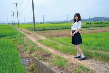 「東京に連れてってくれるんですか？！」とか言って嬉しそうについてきた純朴娘...