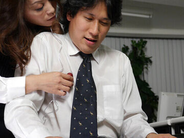 女上司と秘密な関係 普段は厳しい性格なのに2人きりになると甘えた声でおチ〇...