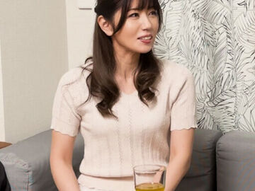イケメンが人妻を部屋に連れ込んでSEXに…