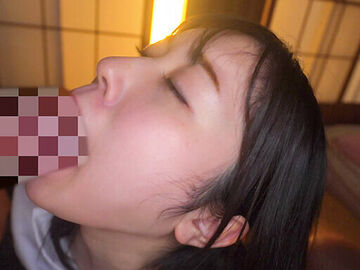 留守番中に近所のおじさん達に中出しされち…