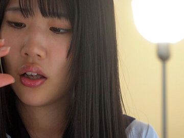 露出願望に憑りつかれた女学生 オマ●コを…