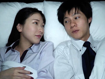 【4K】憧れの美人上司とまさかの相部屋で…